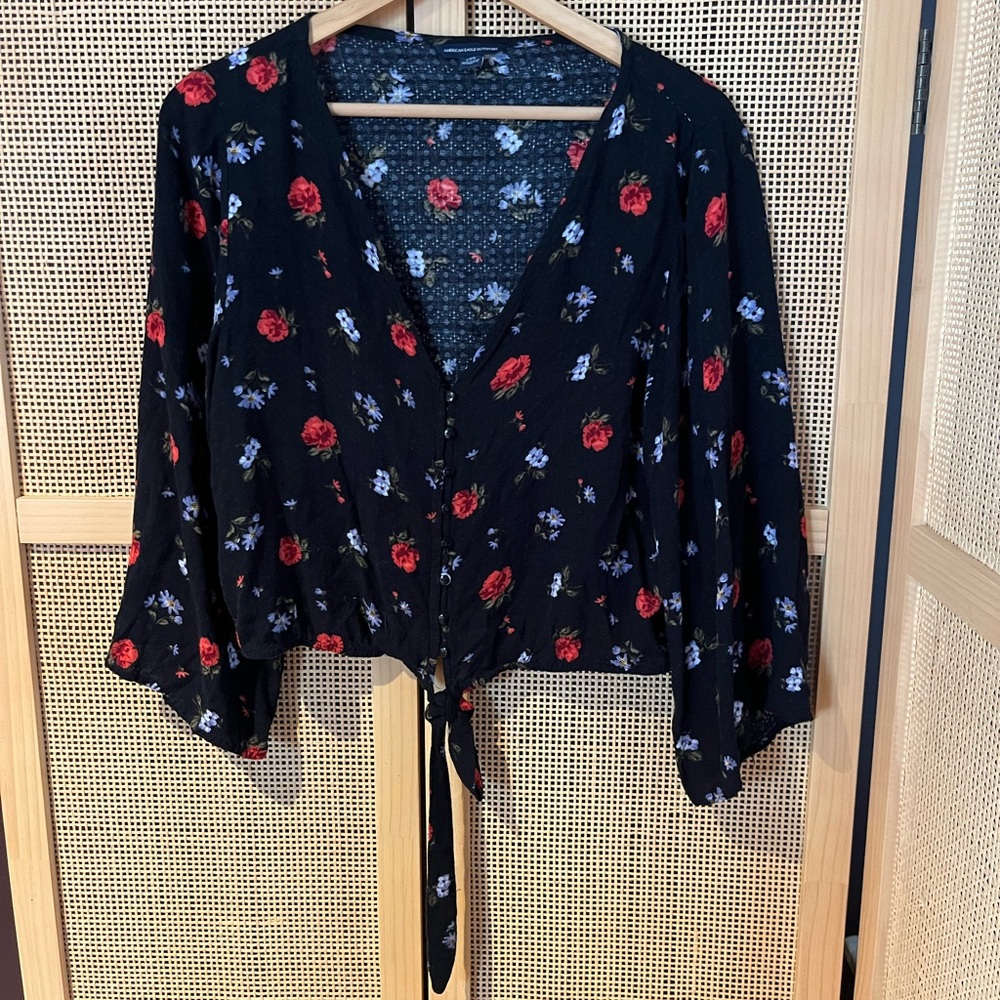 American Eagle Women’s L Tie Front Floral Top
